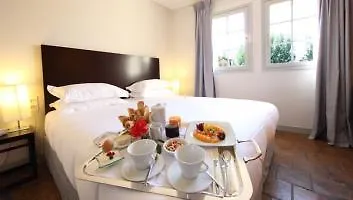 Les Agassins Hotel Awinion